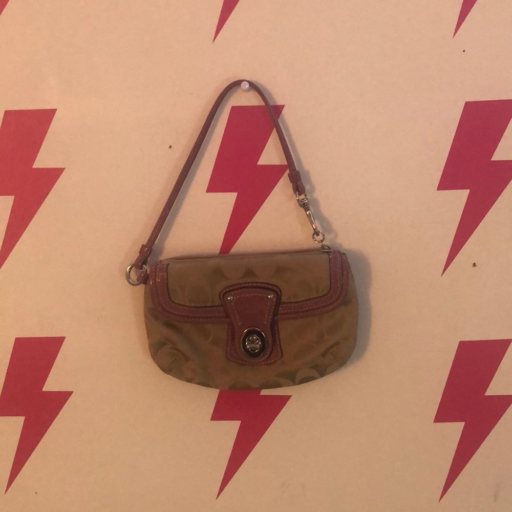 Coach bag with zipper and pocket